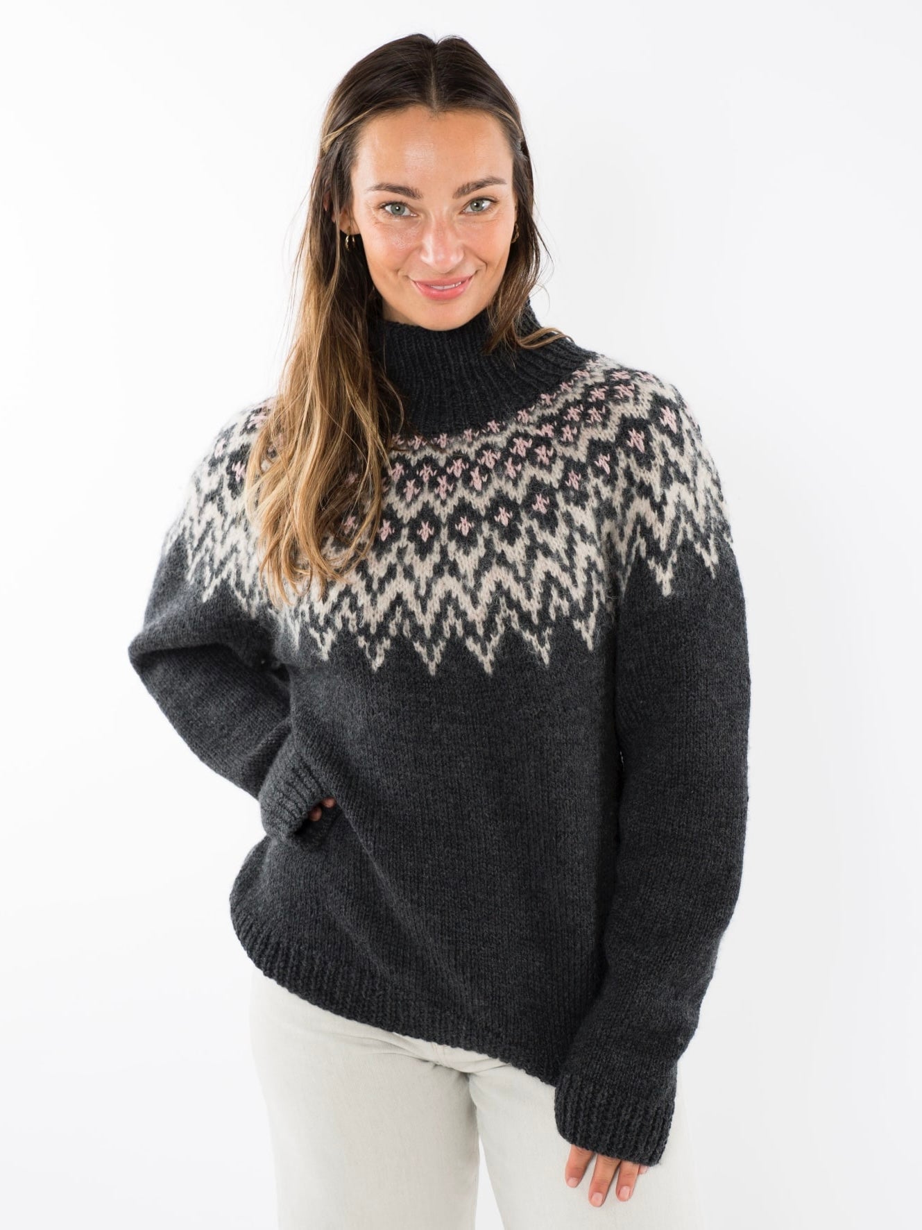 Pullover Che Che high-neck coal